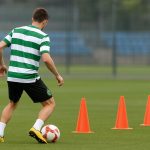 Zeno Debast tijdens een training van Sporting CP in aanloop naar een Champions League-wedstrijd