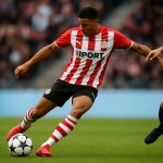 Ismaël Saibari in actie met PSV tijdens een wedstrijd in de Eredivisie.