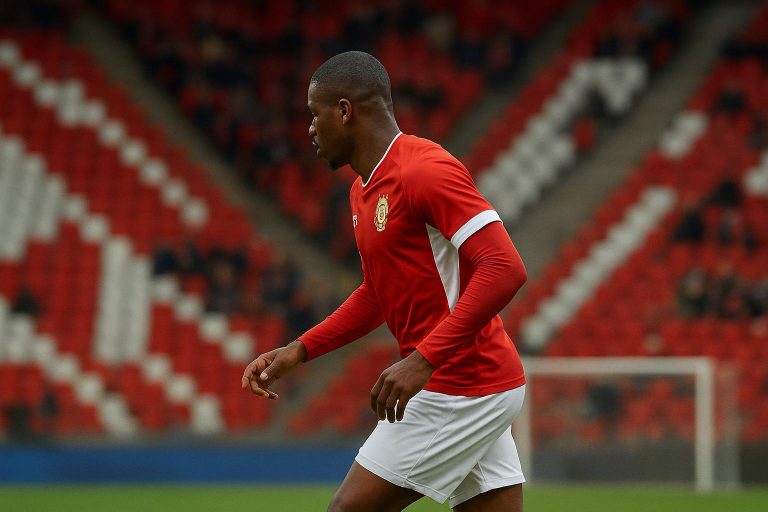 Timothé Nkada van Standard in een wedstrijdmoment in het stadion