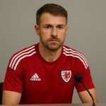 Aaron Ramsey in een neutrale voetbalsetting na zijn afscheid als profvoetballer