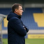 Wouter Vrancken langs de zijlijn bij STVV in het stadion van Stayen