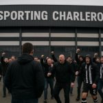 Sfeershot rond het stadion van Sporting Charleroi tijdens de play-offs.