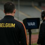 Bram Van Driessche als videoscheidsrechter tijdens een wedstrijd