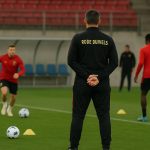 Rudi Garcia volgt een training van de Rode Duivels op de zijlijn