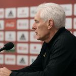 Hugo Broos tijdens een interviewmoment over Vincent Kompany en Bayern München