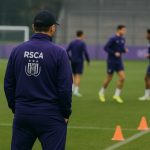 Jérémy Taravel langs de zijlijn bij RSC Anderlecht, in aanloop naar de wedstrijd tegen KAA Gent.