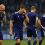 Spelers van RSC Anderlecht in het stadion na de nederlaag tegen Club Brugge in de Champions’ Play-offs