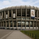 Sfeerbeeld in en rond het stadion van Real Madrid in Madrid