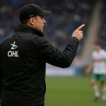 Felice Mazzu coacht Oud-Heverlee Leuven tijdens de wedstrijd op het veld van KRC Genk