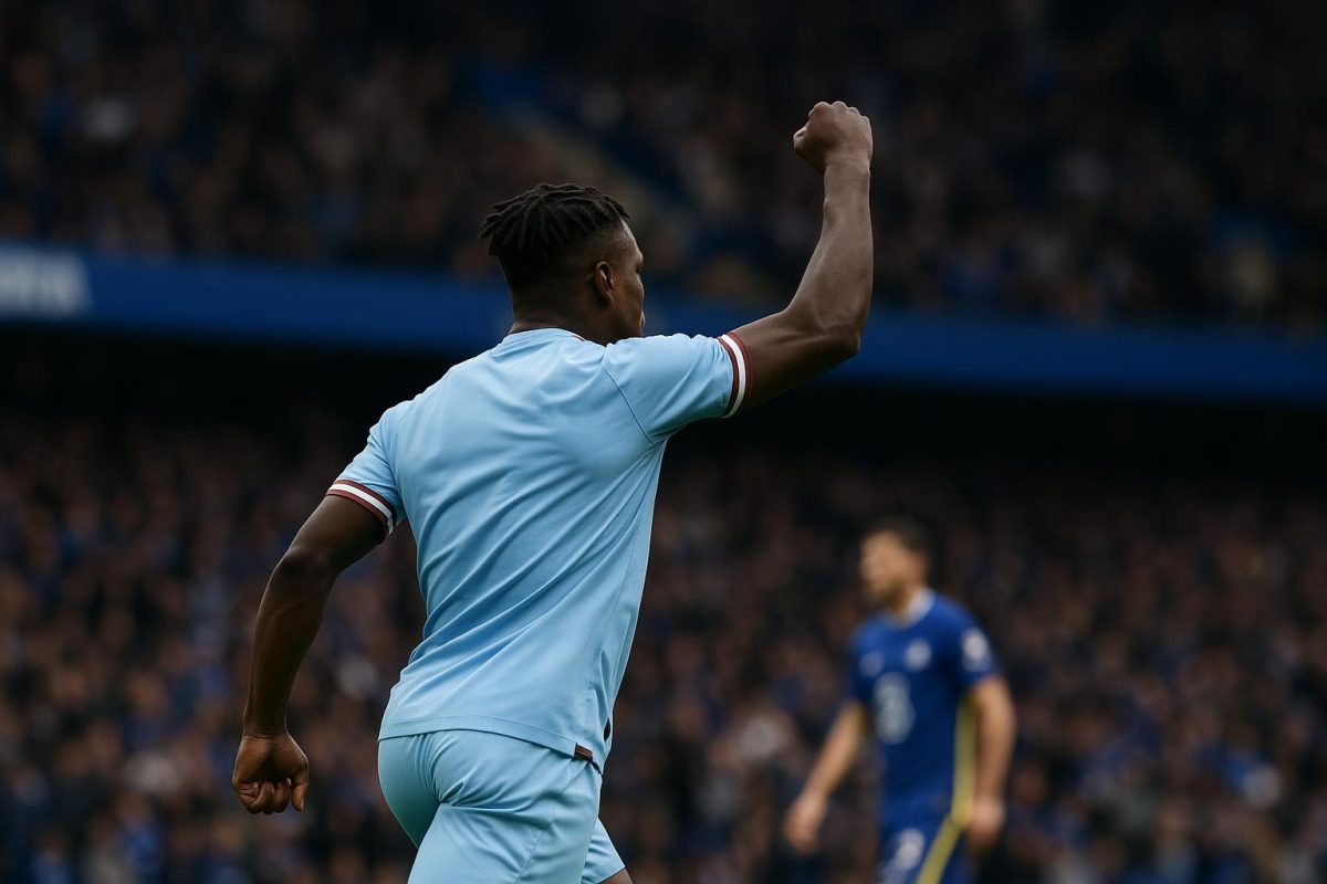 Jérémy Doku viert na zijn doelpunt voor Manchester City tegen Chelsea.