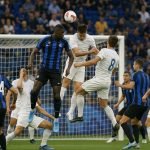 Spelmoment uit Como tegen Internazionale in de Serie A, met focus op de beslissende fase