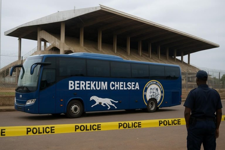 Sfeerbeeld rond een spelersbus na een incident in Ghana