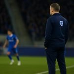 Nicky Hayen langs de zijlijn bij KRC Genk tijdens de match tegen OH Leuven