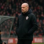 Joseph Oosting langs de zijlijn als coach van Royal Antwerp FC