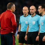 Vincent Kompany langs de lijn bij Bayern München in een Champions League-wedstrijd