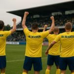Spelers van SK Beveren vieren een zege in de Challenger Pro League op het veld.