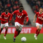 Spelers van Standard Luik vieren een actie tijdens de Europe Play-Offs.