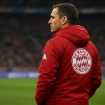 Vincent Kompany als coach van Bayern München langs de zijlijn