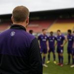 Stijn Stijnen, trainer van Patro Eisden, langs de zijlijn in aanloop naar de slotspeeldag in de Challenger Pro League.