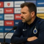 Ivan Leko tijdens een persmoment van Club Brugge in aanloop naar de topper tegen Union in de Champions' Play-Offs.