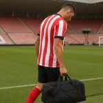 Sfeerbeeld van een training in Engeland met een speler in Sunderland-kleuren, zonder herkenbare gezichten.