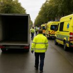Hulpdiensten bij een open trailer na een ongeval tijdens een kampioensrit in Culemborg
