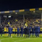 Union-spelers en supporters delen een afscheidsmoment in het Dudenpark
