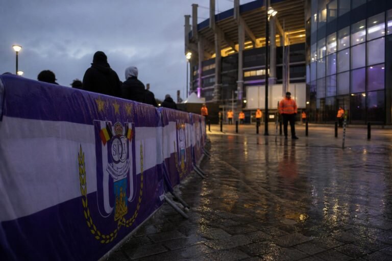 Sfeerbeeld van Lotto Park in aanloop naar een drukke transferzomer bij Anderlecht.