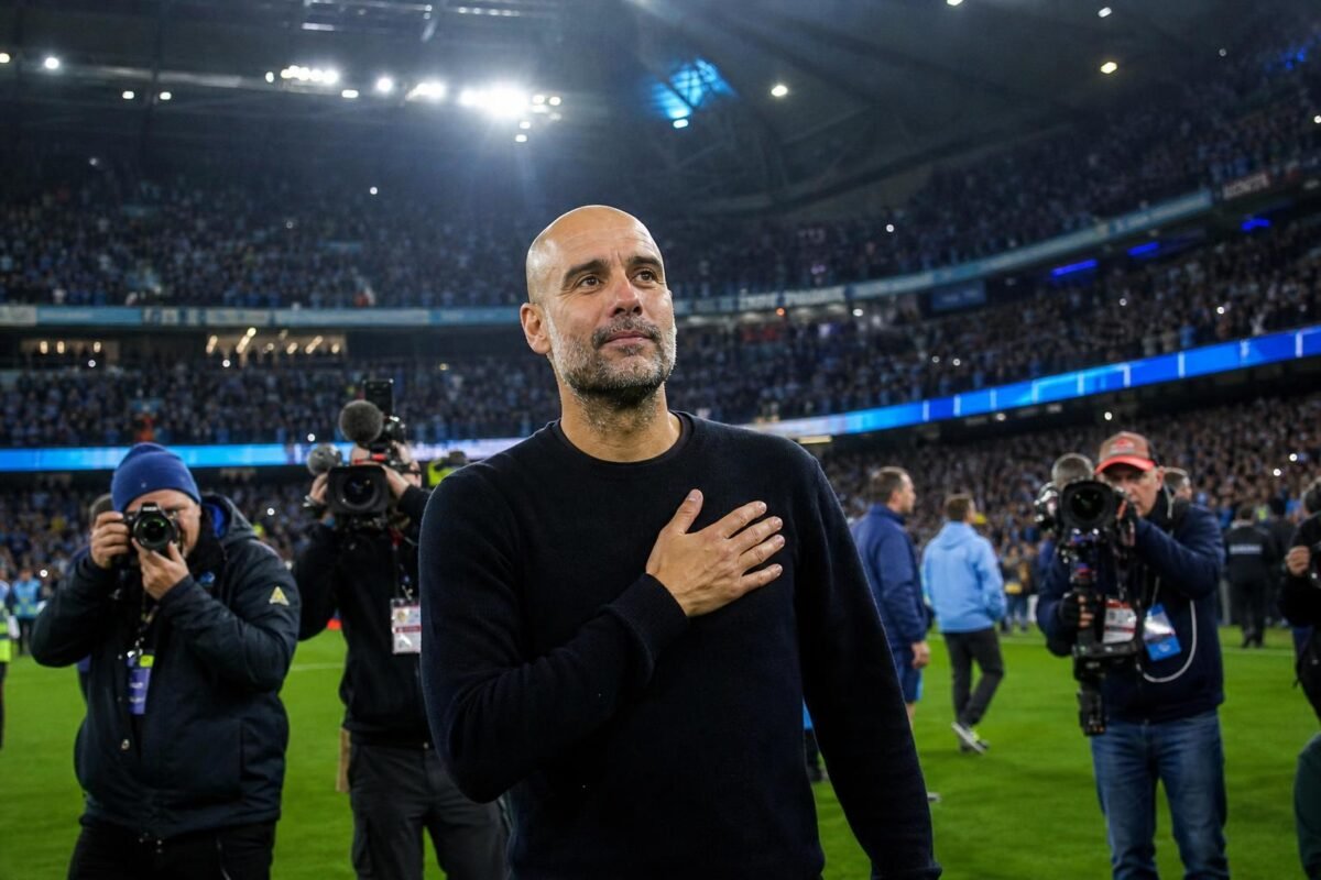 Pep Guardiola tijdens zijn emotionele afscheid bij Manchester City