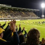 STVV-supporters applaudisseren op Stayen na de ruime zege tegen KV Mechelen