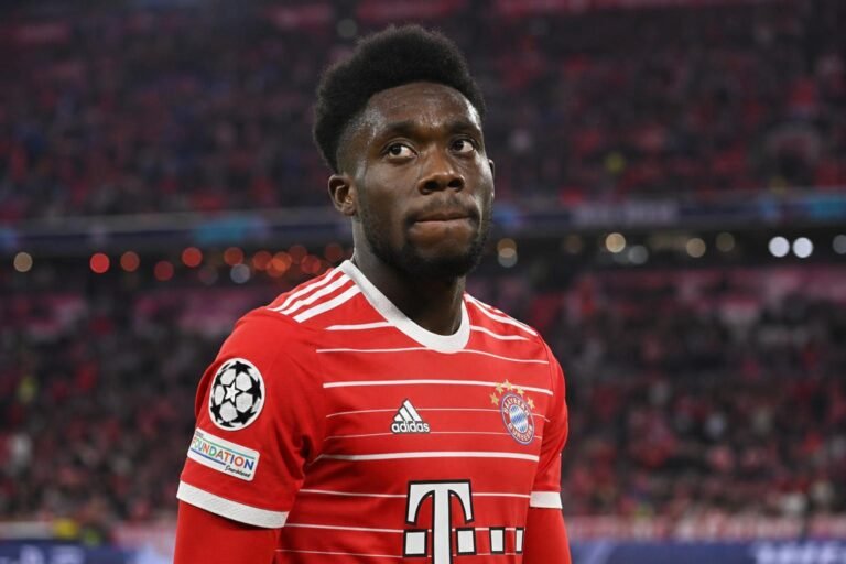 Alphonso Davies in Bayern München-context met transferonzekerheid rond zijn toekomst