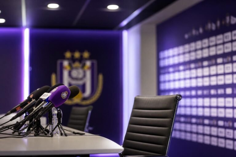 Een gespannen persmoment bij Anderlecht na een moeilijke seizoensafsluiter
