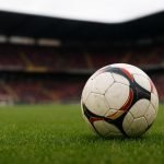 Jupiler Pro League-bal op het veld in een Belgisch stadion