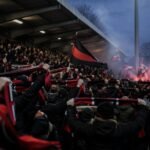 Supporters van Sporting Hasselt zorgen voor sfeer rond de opmars van de club