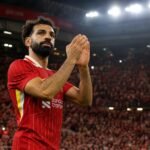 Mohamed Salah tijdens een emotioneel afscheid op Anfield na Liverpool-Brentford