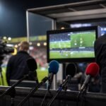 Scheidsrechterscontext in een stadion na een beladen Jupiler Pro League-avond