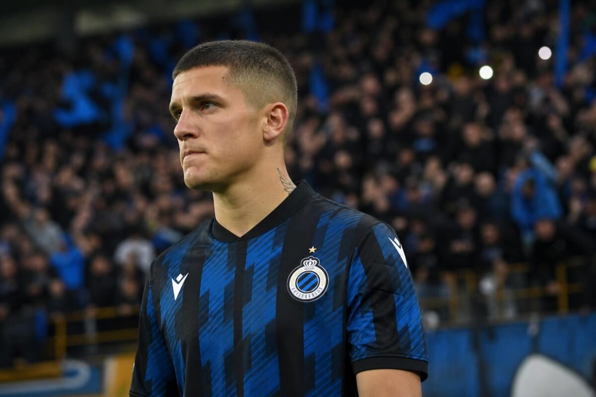 Christos Tzolis in Club Brugge-context tijdens een moment van transferdruk