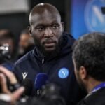 Romelu Lukaku in een Napoli-context tijdens een persmoment over zijn toekomst