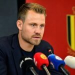 Simon Mignolet in een perscontext rond zijn nieuwe rol bij de Belgische voetbalbond