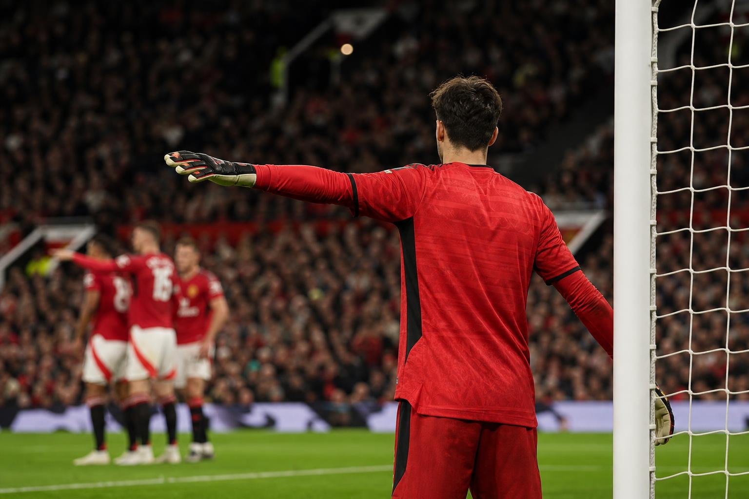 Senne Lammens krijgt erkenning na zijn eerste seizoen bij Manchester United.