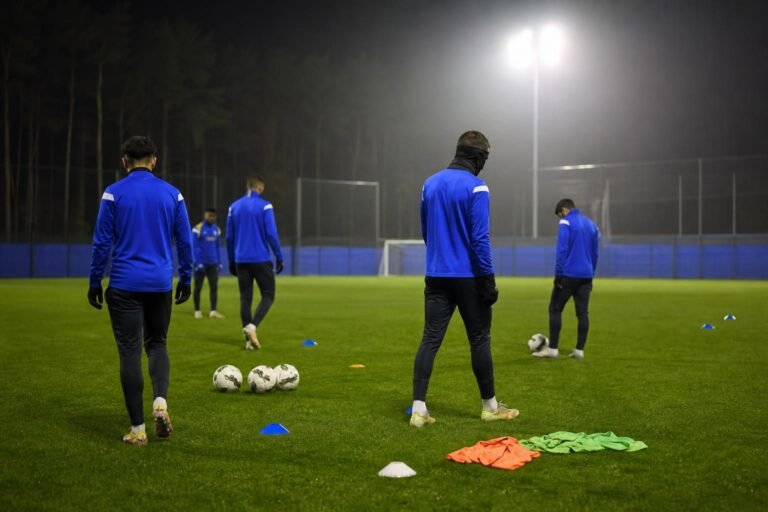 Sfeerbeeld van KRC Genk richting barrageduel tegen KAA Gent zonder herkenbare spelers