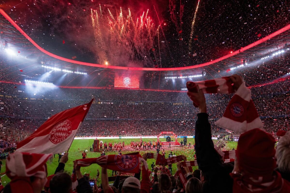 Bayern München viert een sterk seizoen in een stadionomgeving zonder herkenbare gezichten