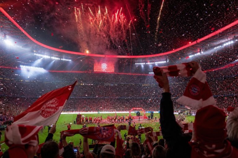 Bayern München viert een sterk seizoen in een stadionomgeving zonder herkenbare gezichten