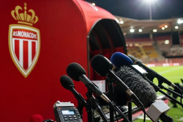 Gespannen persmoment rond AS Monaco na een teleurstellend seizoenseinde