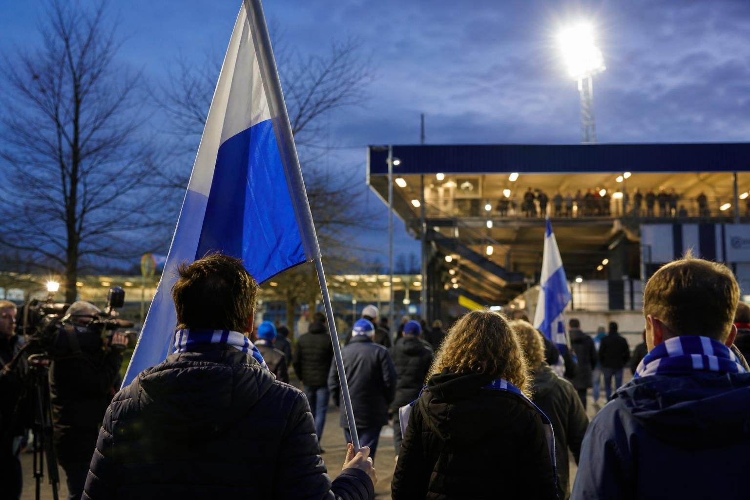 Supporterssfeer rond Patro Eisden in Maasmechelen tijdens een periode van groei en transferaandacht