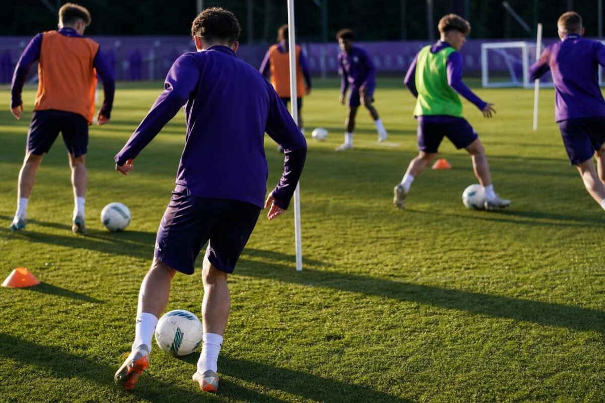 Trainingsmoment bij RSC Anderlecht met focus op jonge spelers