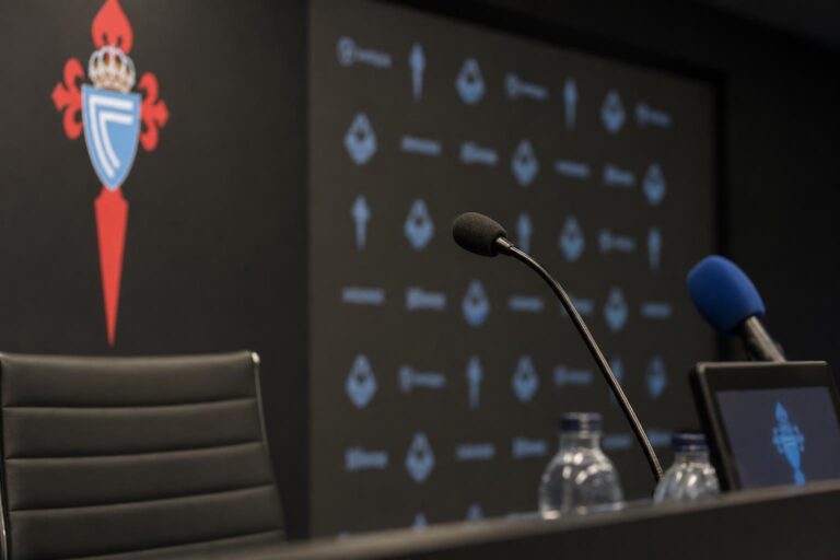 Persmoment bij Celta de Vigo rond het naderende spelersafscheid van Iago Aspas
