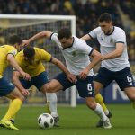 Spelmoment in het strafschopgebied tijdens STVV tegen Union SG op Stayen