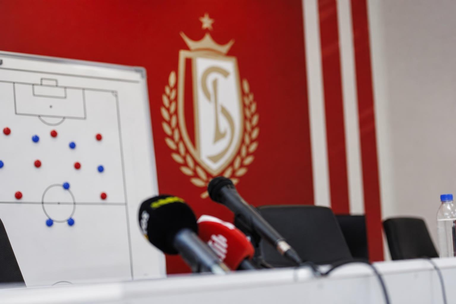 Perscontext bij Standard rond het verlengde vertrouwen in Vincent Euvrard.