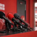 Persmoment op Sclessin rond de contractverlenging van Vincent Euvrard bij Standard